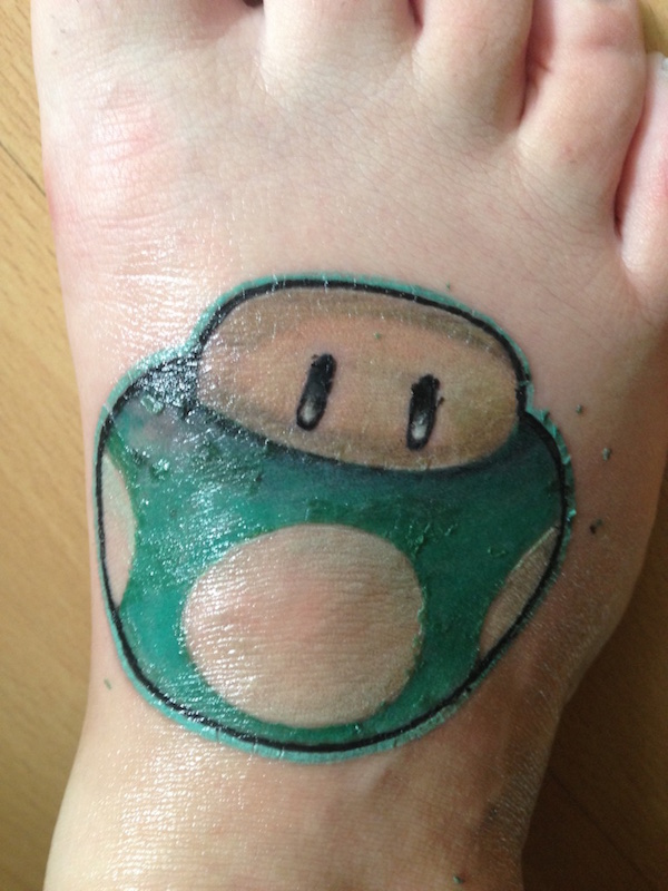 Tattoo auf Fuß, ab wann Schuhe tragen? TattooBewertung.de
