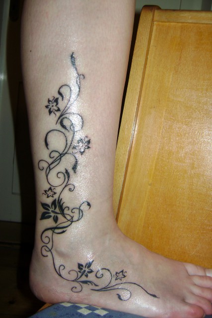Tattoos zum Stichwort Blumenranke TattooBewertung.de Lass Deine