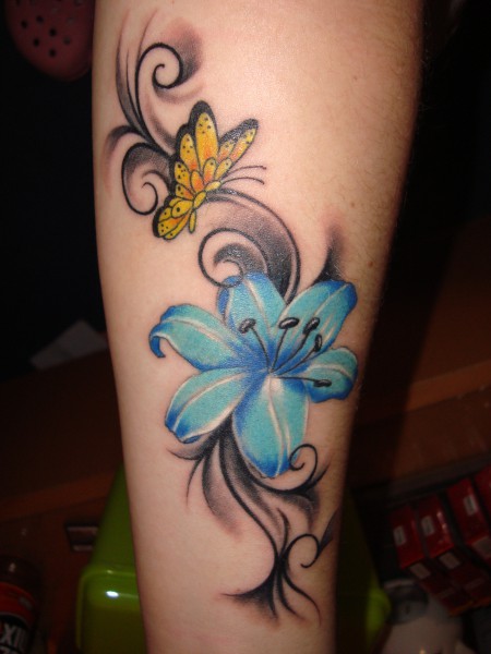 ... Tribal mit Blume und Schmetterling | Tattoos von Tattoo-Bewertung.de