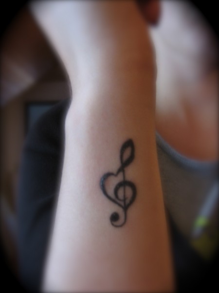 Handgelenk-Tattoo: Musik