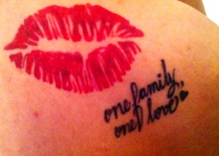  Tattoos on Pl  Kussmund  Lips  Family   Love   Tattoos Von Tattoo Bewertung De