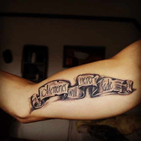 Tattoo motive mann arm