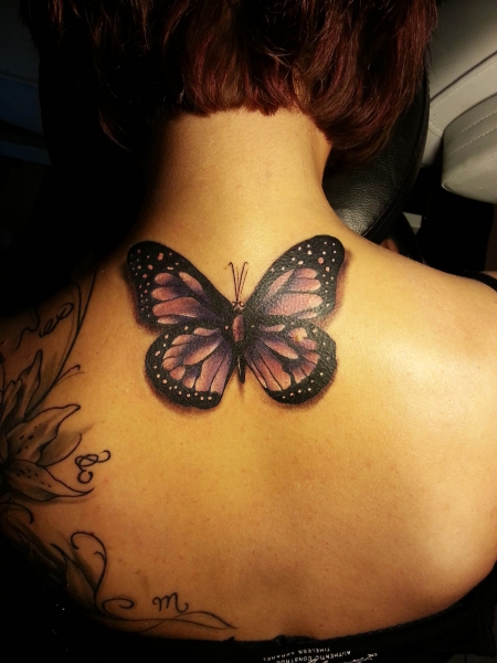 Schmetterling-Tattoo: Schmetterling - Love is Pain Tattoo Berlin