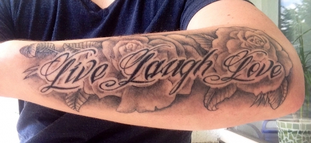 Mann unterarm schrift tattoo Tattoo Mann