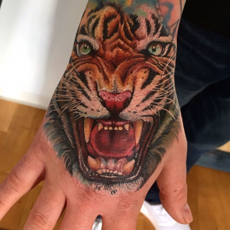 Handgelenk-Tattoo: Tiger *Mario Hartmann*