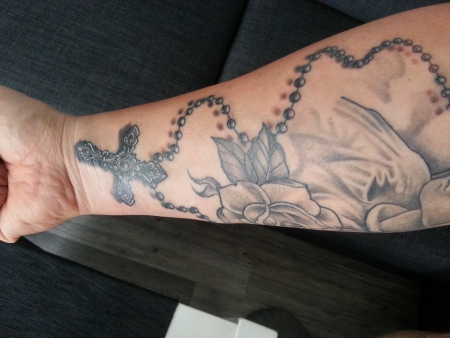 rosenkranz-Tattoo: so noch mal ein bild von meinem rosenkranz. 