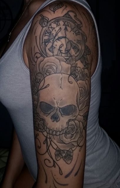 Totenkopf, Rosen, Uhr