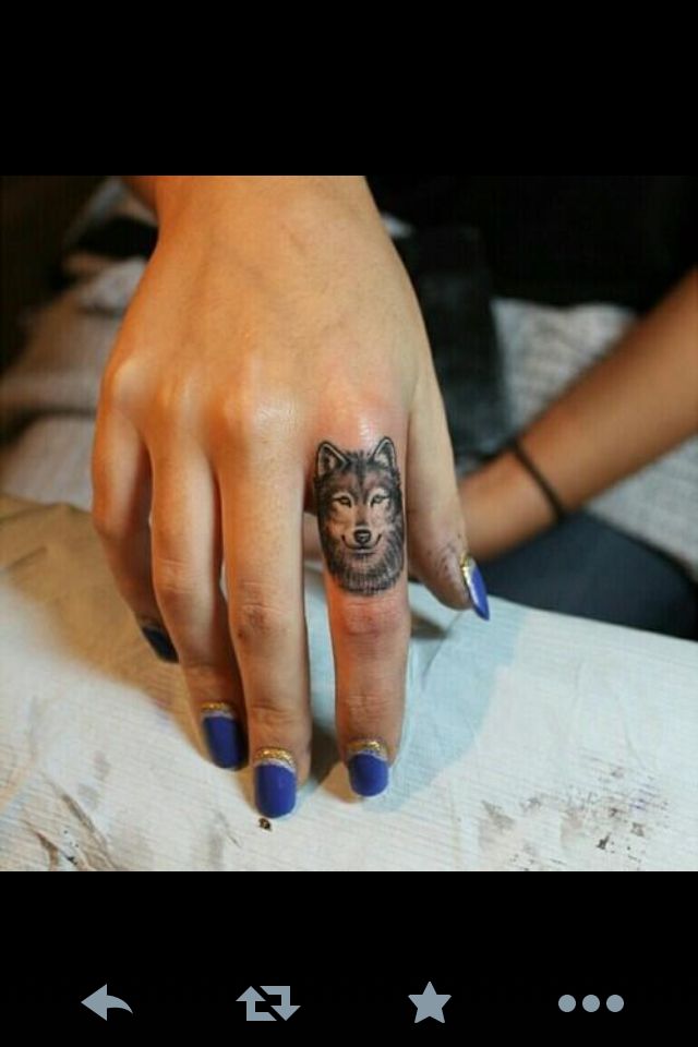 Tattoo Am Finger Motive