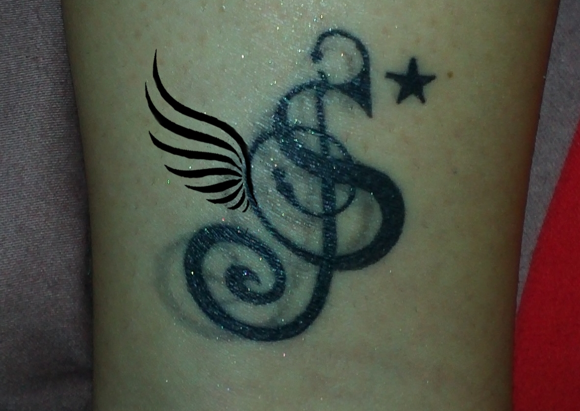 Buchstabe S Tattoo