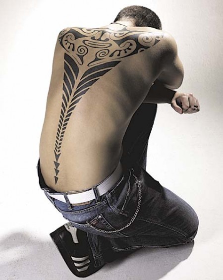 Polynesisches Rücken-Tattoo