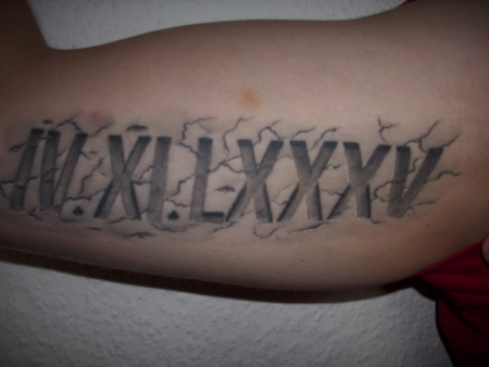 Miller 85 Geburtsdatum In Romischen Zeichen Tattoos Von Tattoo Bewertung De