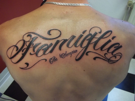 Frauen schriftzug tattoos Tattoo Oberschenkel
