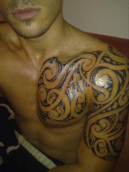 Bilder mann tattoo brust Kleine Tattoos