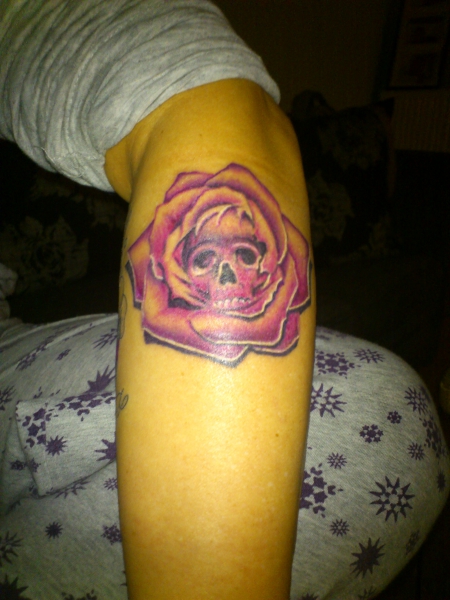 Rose und Skull