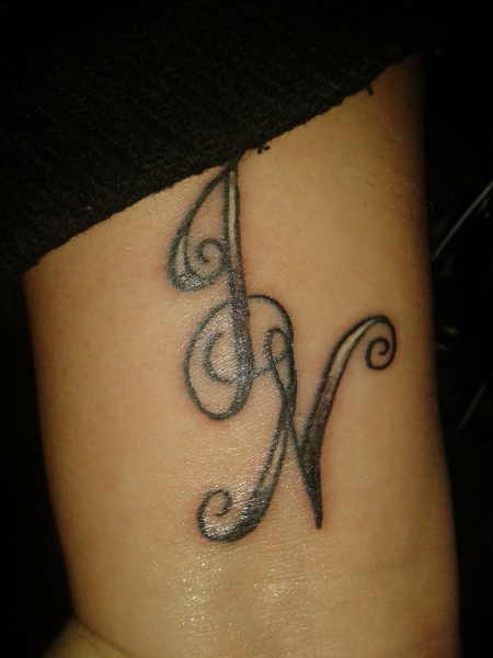 Handgelenk Tattoo " J N "
