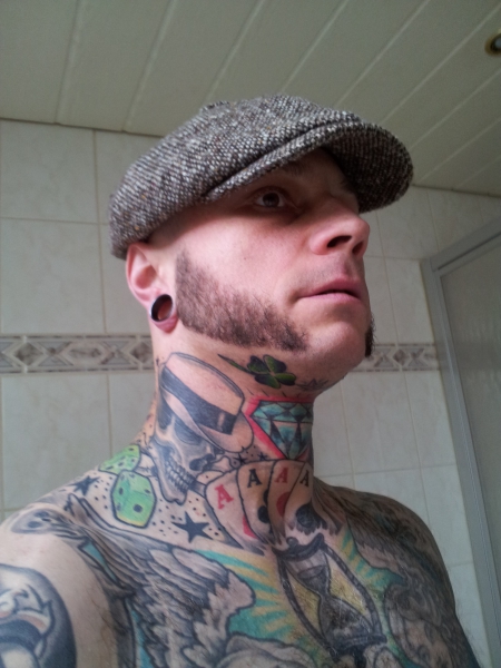 Flügel hals tattoo männer Coole Männer