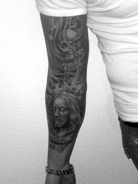 sleeve-Tattoo: made by kustom kings