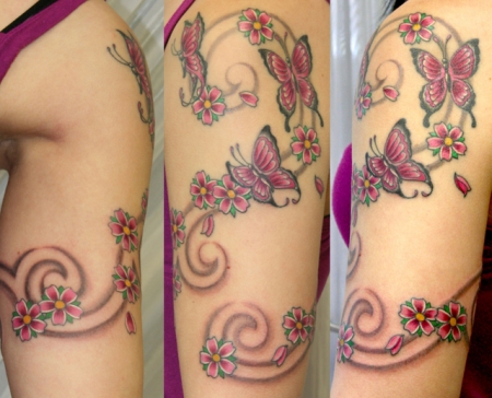 schmetterlinge-Tattoo: Kirschblüten plus Schmetterlinge