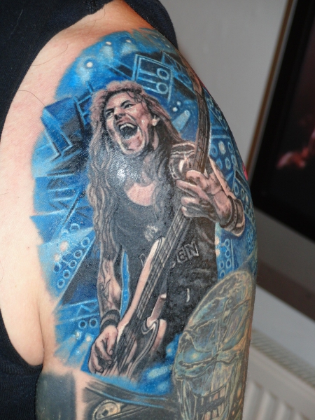 gitarre-Tattoo: Steve Harris (Iron Maiden)