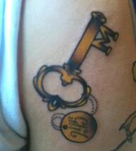 tinkerbell-Tattoo: Schlüssel zu Zimmer 245