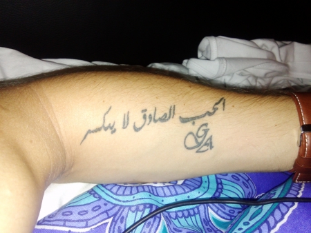 arabisch-Tattoo:  Arabisch:Wahre Liebe zerbricht niemals/ Sind Die Anfangsbuchstaben Meiner Mum&Sister , weil sie mir das wichtigste sind