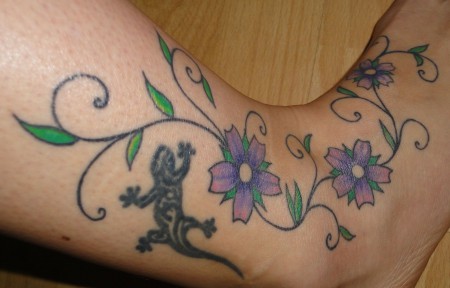 Gecko und Kirschblüten 