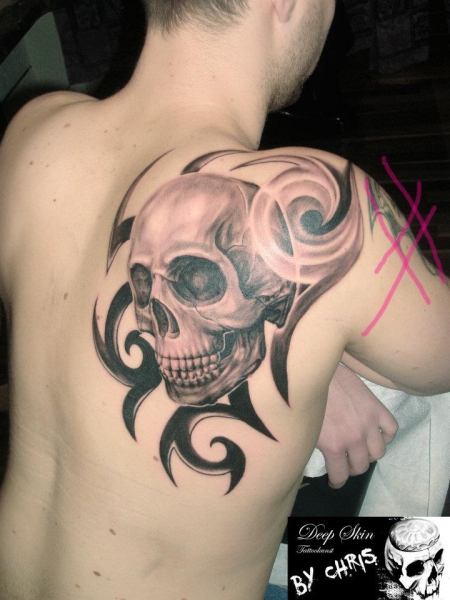 tibal_Skull_MIXUP.......freehand....hatte eigentlich kein bock auf westliches Tribal......