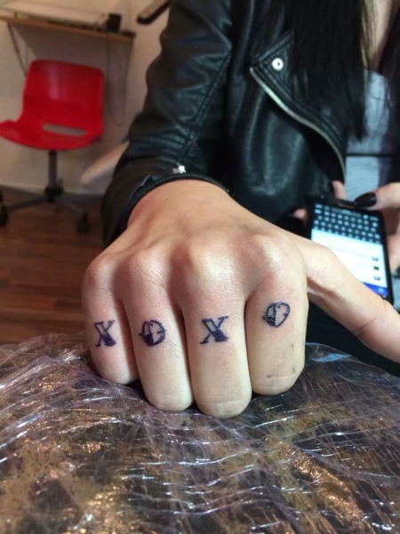 heftiger fusch!!! xoxo fingertattoo