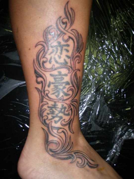 Tattoo am Bein