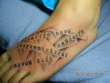 Schriftzug tattoo fuß Vanessa Amorosi
