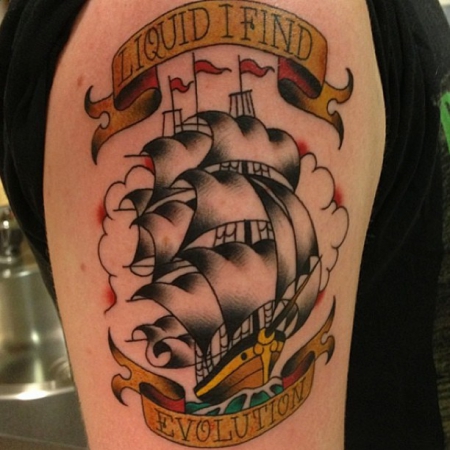Traditionell Ship Tattoo