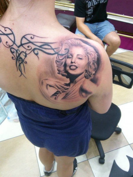 handgelenk-Tattoo: Madam Monroe 