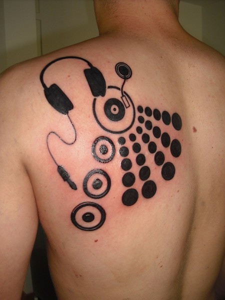 teufel-Tattoo: Verbindung von Retromusik und Elektronischer Musik