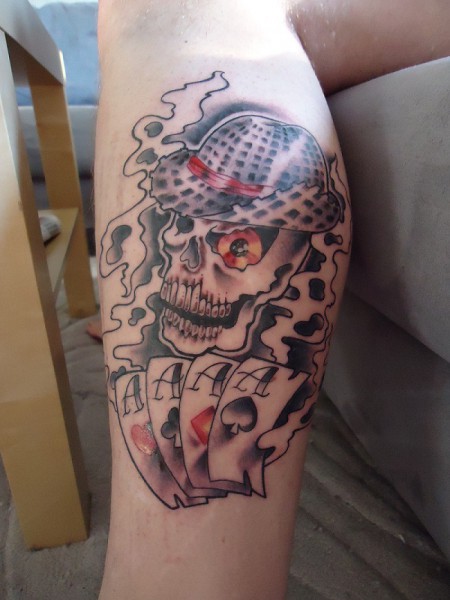 Totenkopf mit Strohhut