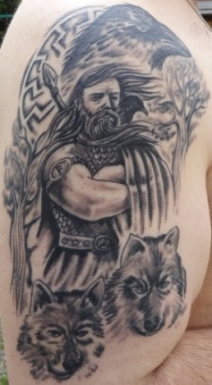 Odins Rune Wotan Odin Tattoos Von Tattoo Bewertung De