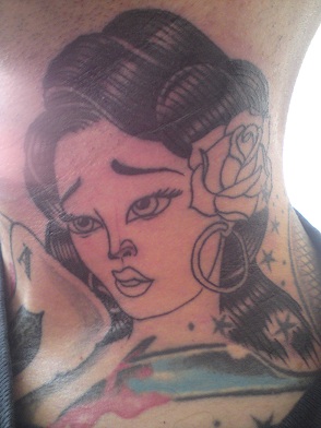 Hals Tattoo