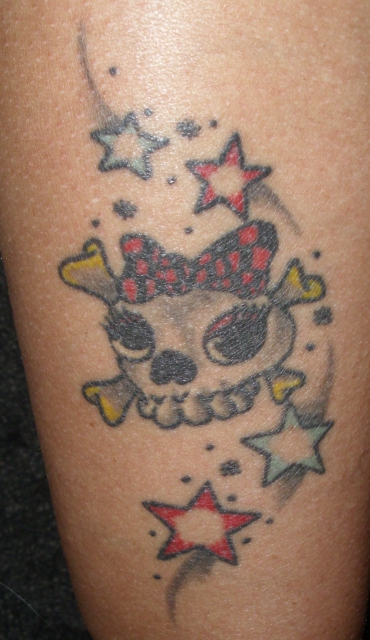 Skull mit Schleifchen 