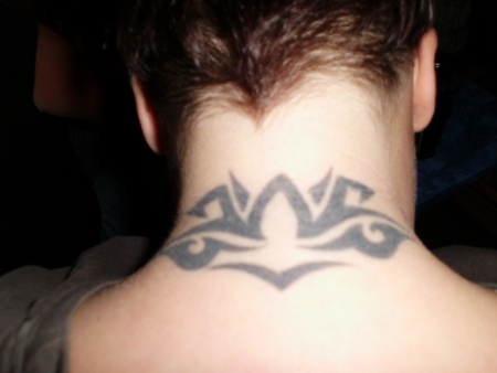 Tribal im nacken