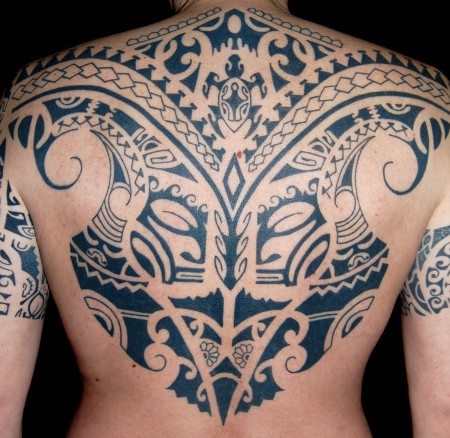 polynesischer rücken, tahiti tattoo