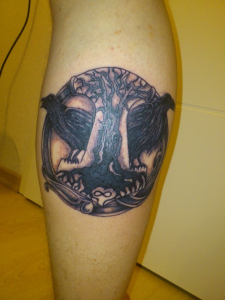 Mjölnir mit Hugin und Munin