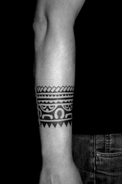tahiti tattoo, polynesisches tattoo, unterarm bänder