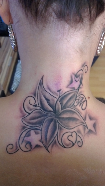 nackentattoo