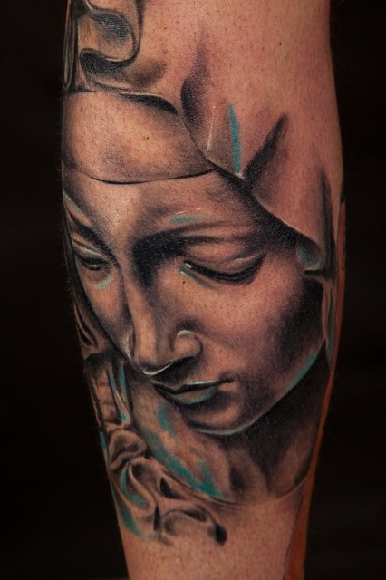 zattoo by constantin , district 44 dresden...schienbein