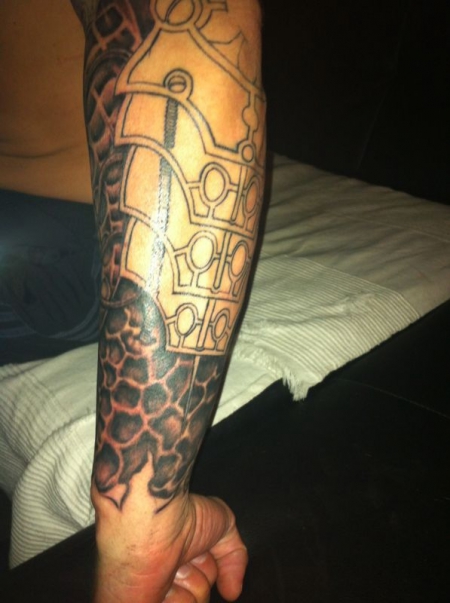leopard-Tattoo: Mein Unterarm, 1 Tag alt...Biomechanik