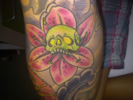 Blume mit Schädel