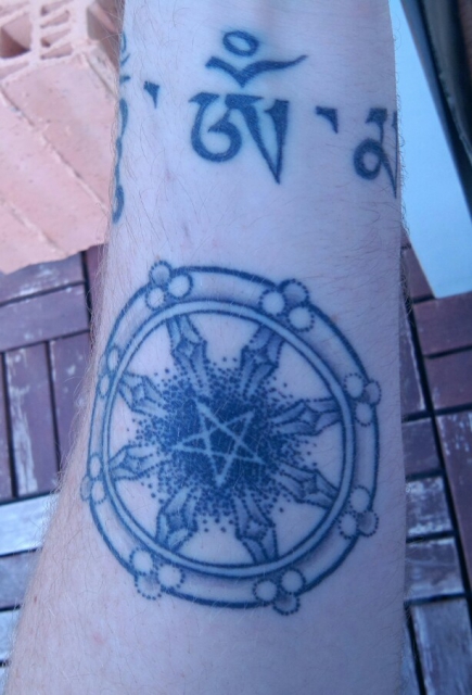 Dharma Wheel nach eigener Vorlage