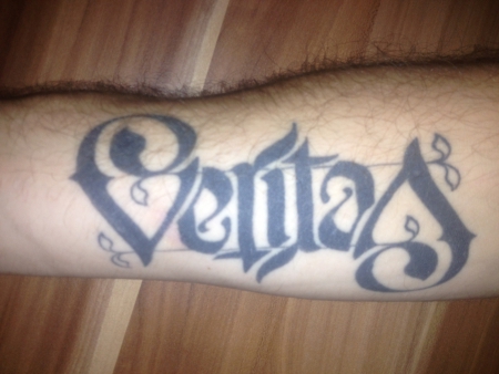 Veritas Ambigramm