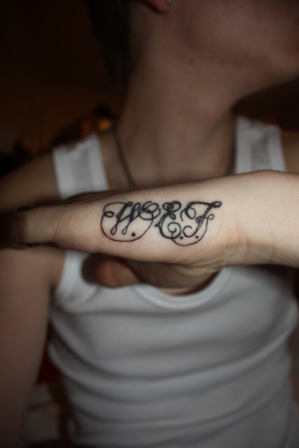 Tattoo an der Hand [W.E.F]