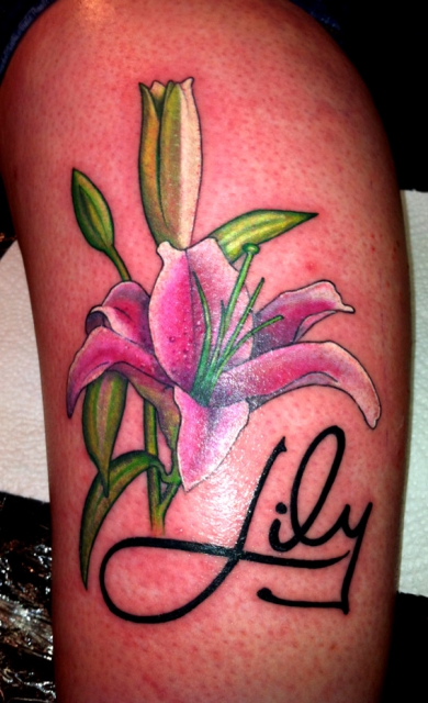 Der Name "Lily" und die dazu passende Lilie...