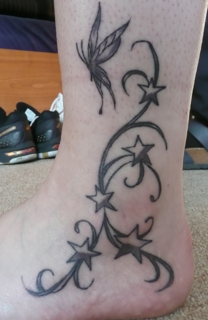Stars and Butterfly; Knöchel-Tattoo 2012